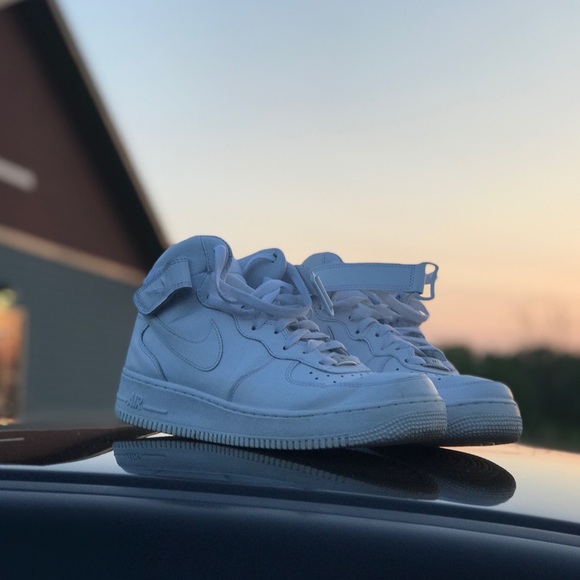 Air Force 1’s - Picture 2 of 3